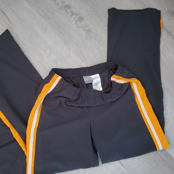 Nike Woman's Grey and yellow track suit - Picture 6 of 7